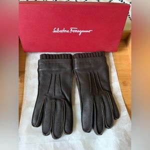 Salvatore Ferragamo Gloves. Moka color. Size 9. Like new.